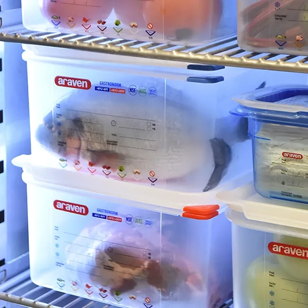 CONTENITORE ARAVEN ERMETICO IN PP GASTRONORM 1/4 cm.26,5x16,2x10 LT.2,8 CON COPERCHIO 2